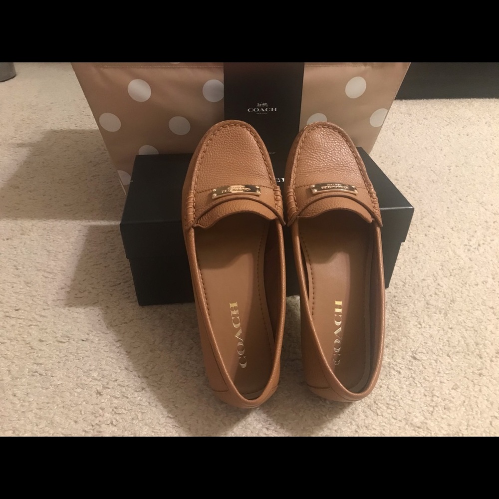 Coach flats. Chestnut pebble grain leather.